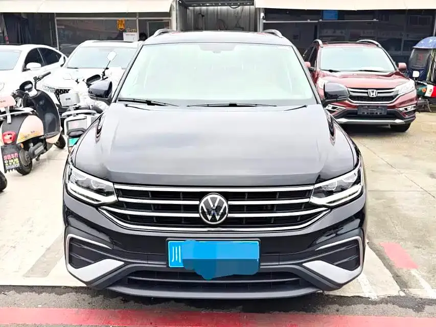 Volkswagen Tiguan L — фото 6