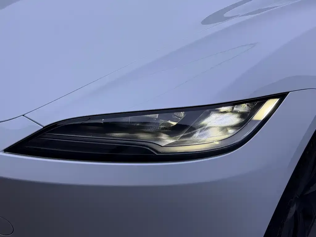Tesla Model 3 — фото 4