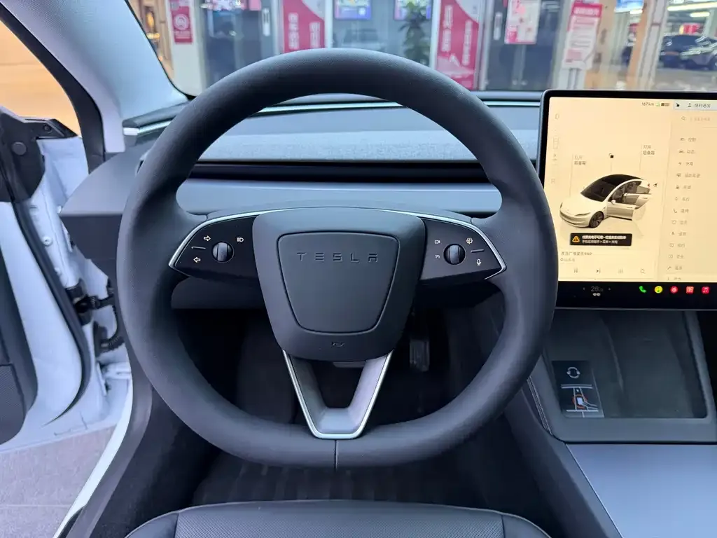Tesla Model 3 — фото 5