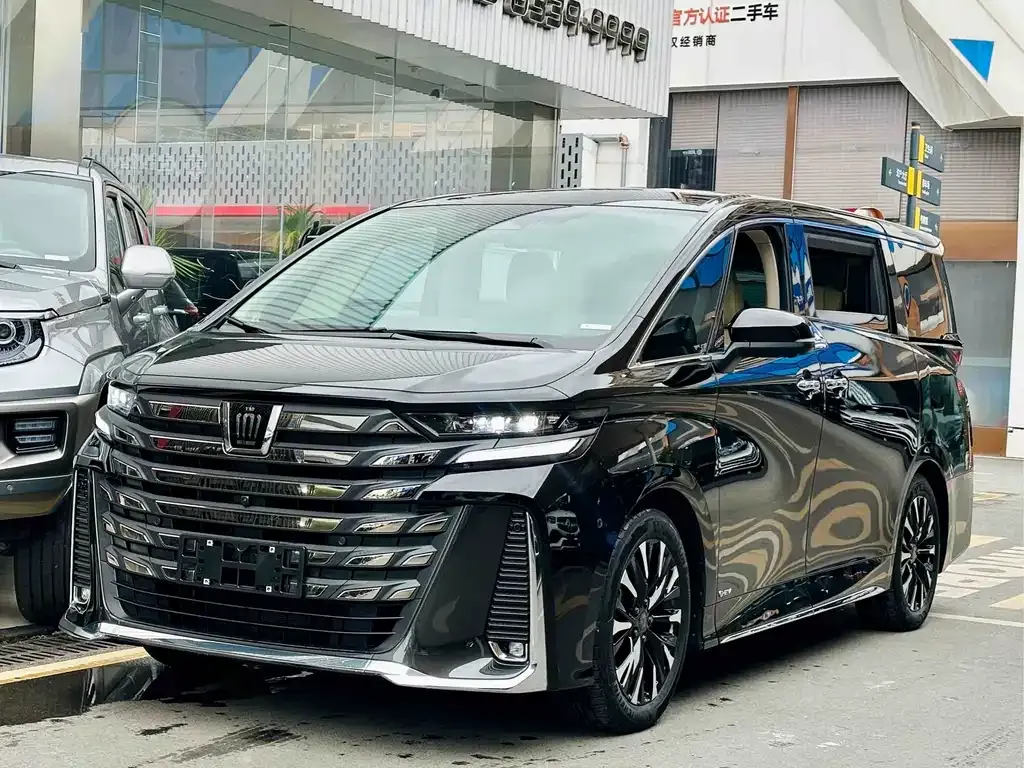 Toyota Vellfire — фото 1