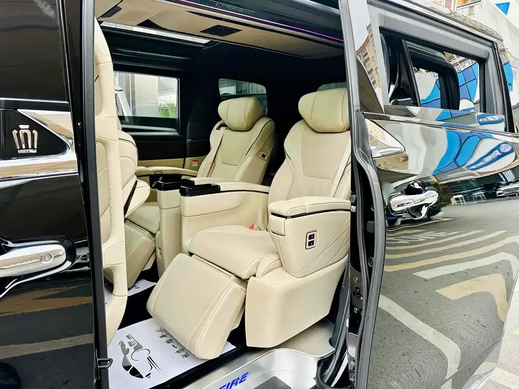 Toyota Vellfire — фото 3