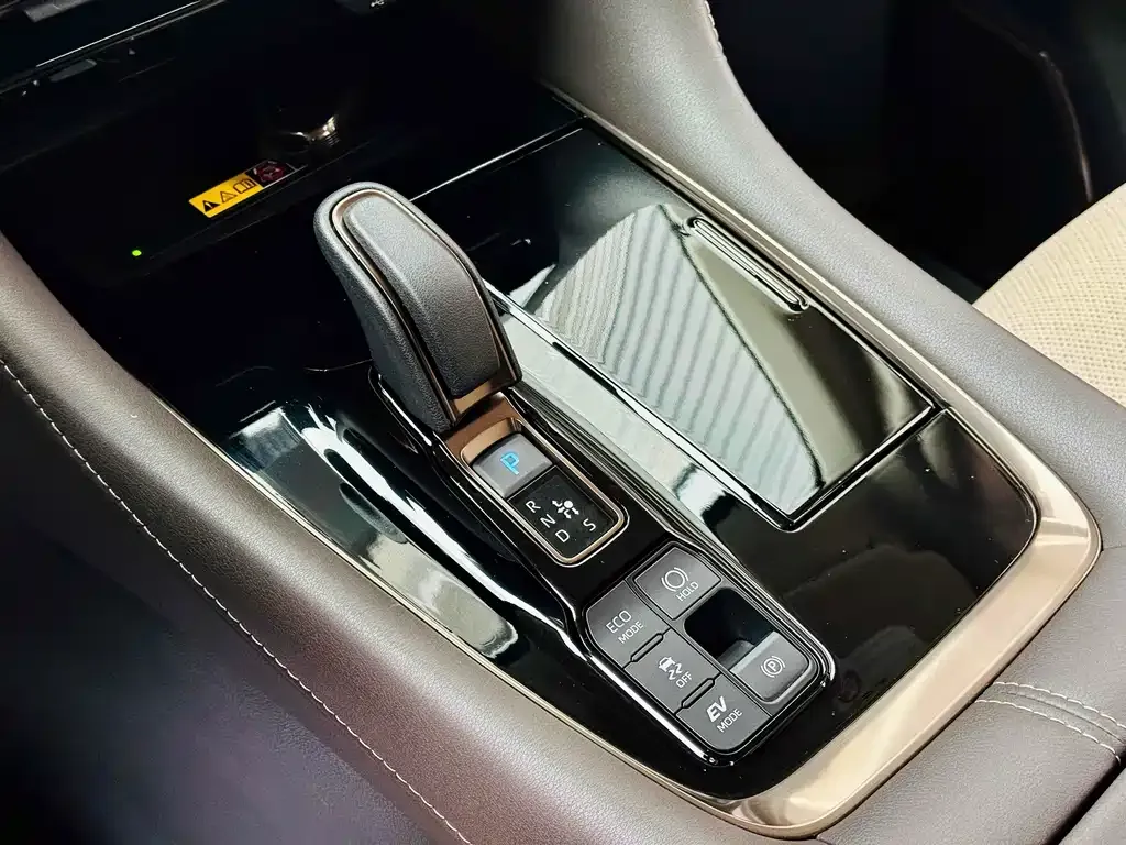 Toyota Vellfire — фото 10