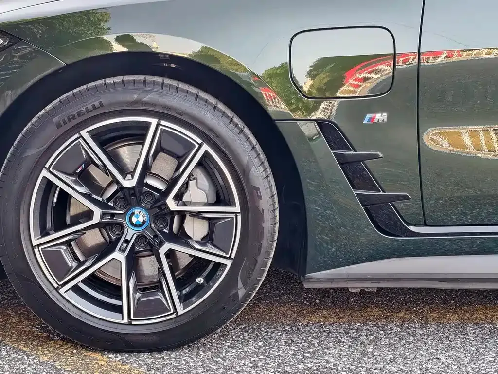 BMW i4 — фото 2