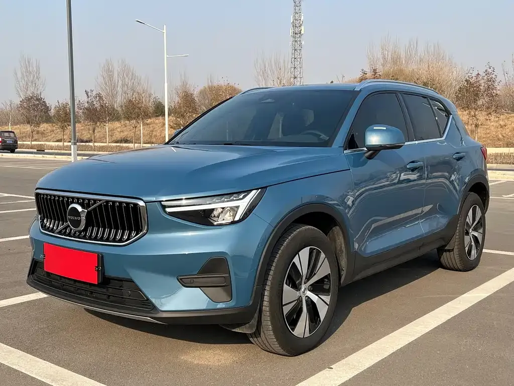 Volvo XC40 — фото 1