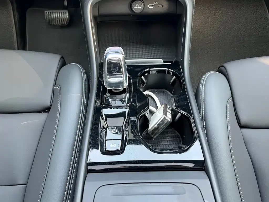 Volvo XC40 — фото 2