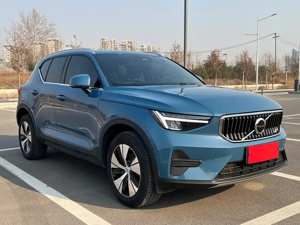 Volvo XC40 — фото 10