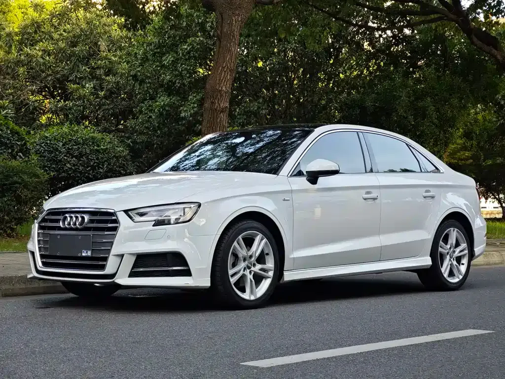 Audi A3 — фото 1