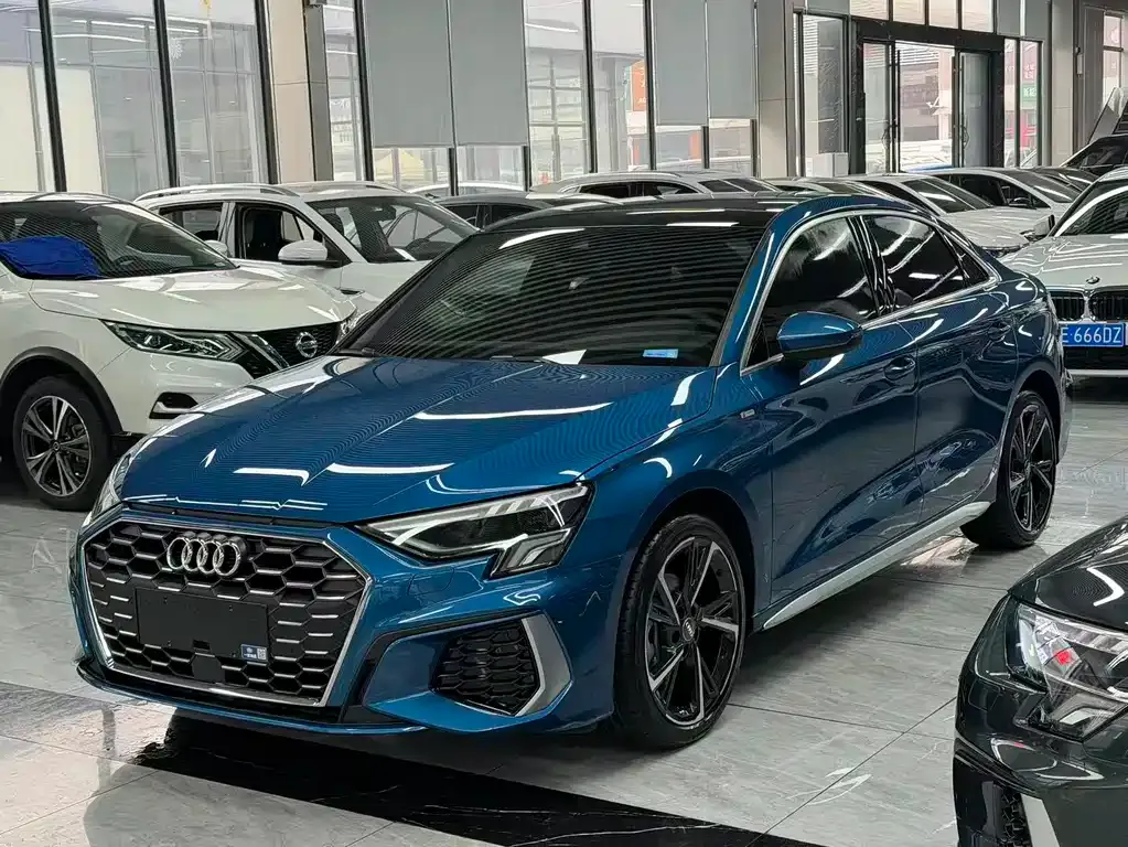 Audi A3 — фото 1