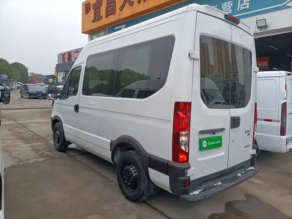 IVECO Ousheng — фото 3