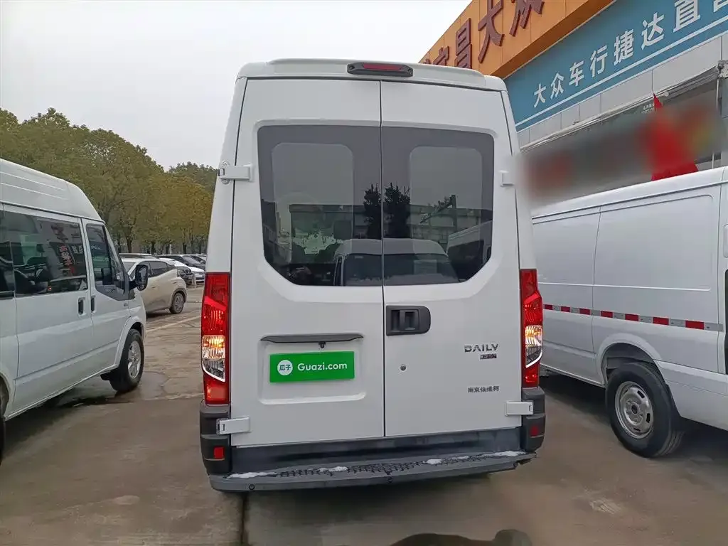 IVECO Ousheng — фото 8