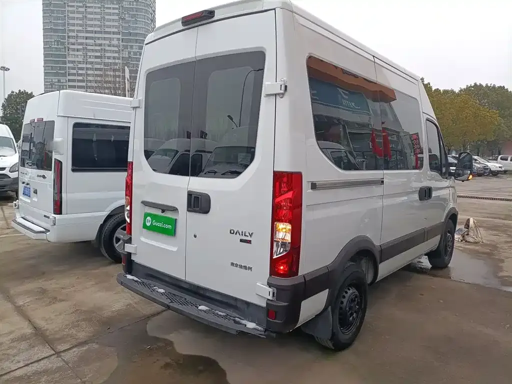 IVECO Ousheng — фото 9