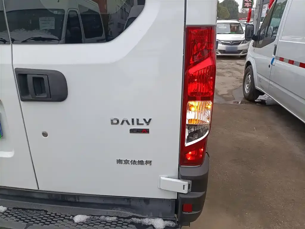 IVECO Ousheng — фото 4