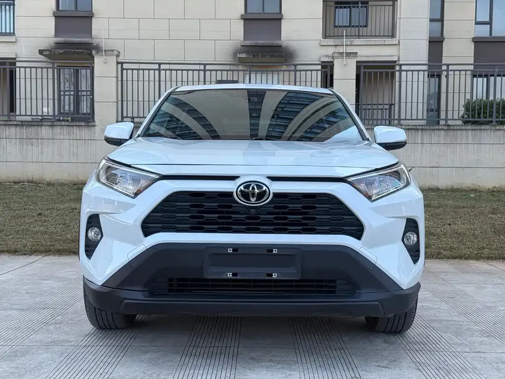 Toyota RAV4 — фото 4
