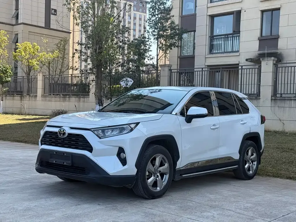 Toyota RAV4 — фото 3