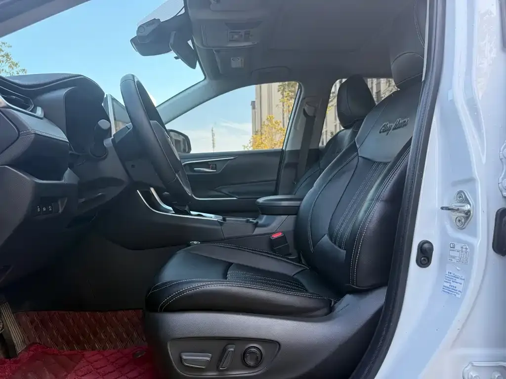 Toyota RAV4 — фото 2