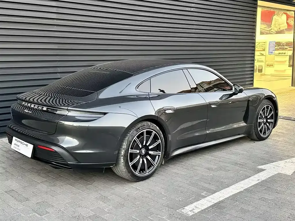 Porsche Taycan — фото 10