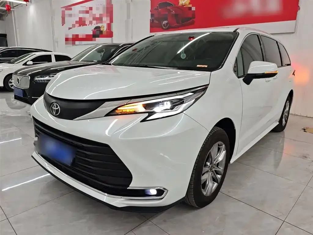 Toyota Sienna — фото 9