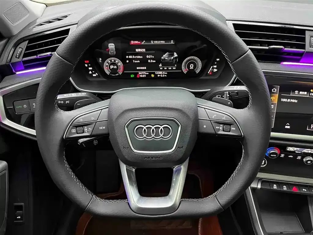 Audi Q3 — фото 8
