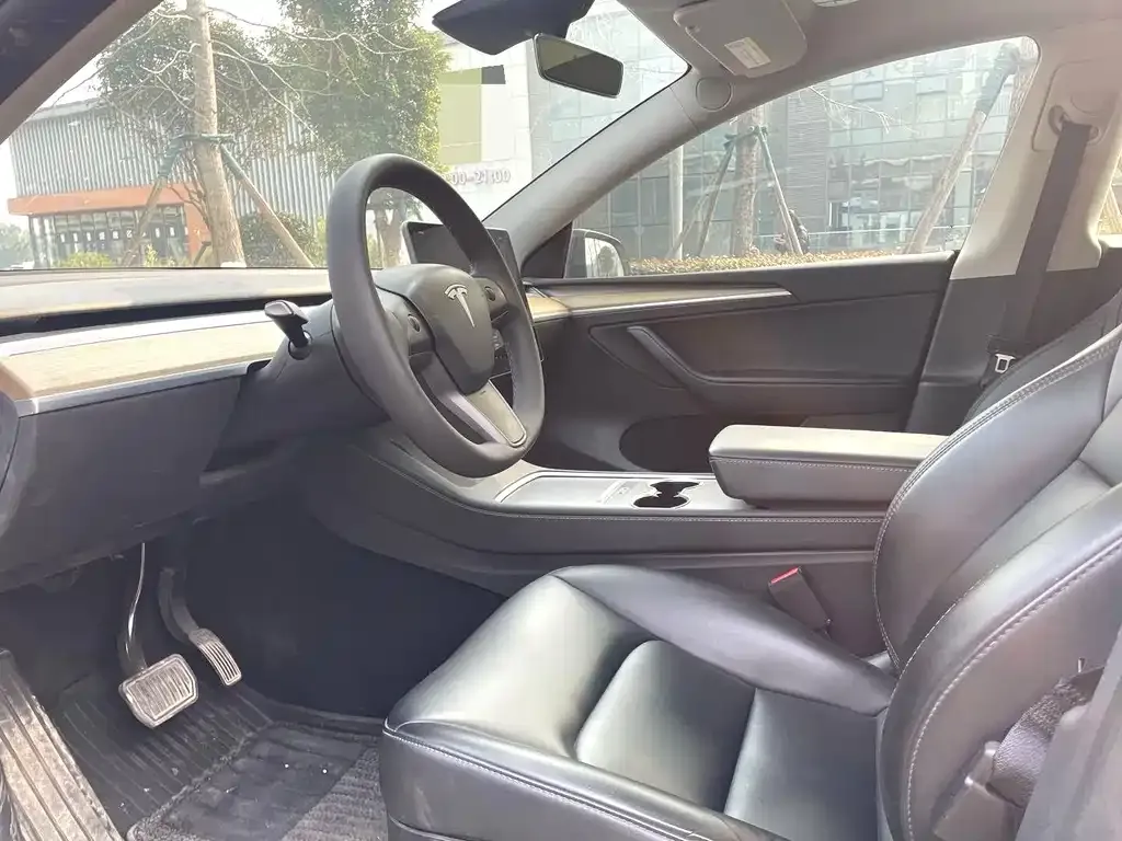 Tesla Model Y — фото 6