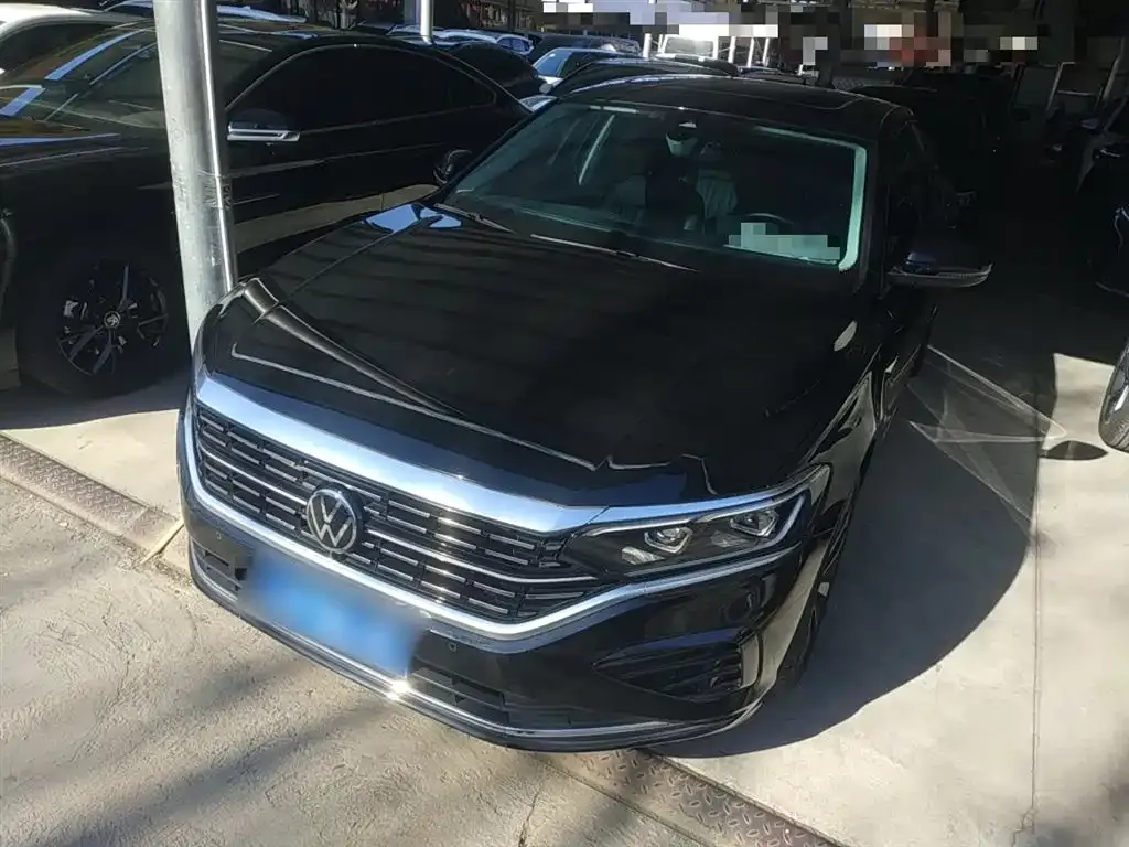 Volkswagen Passat — фото 1