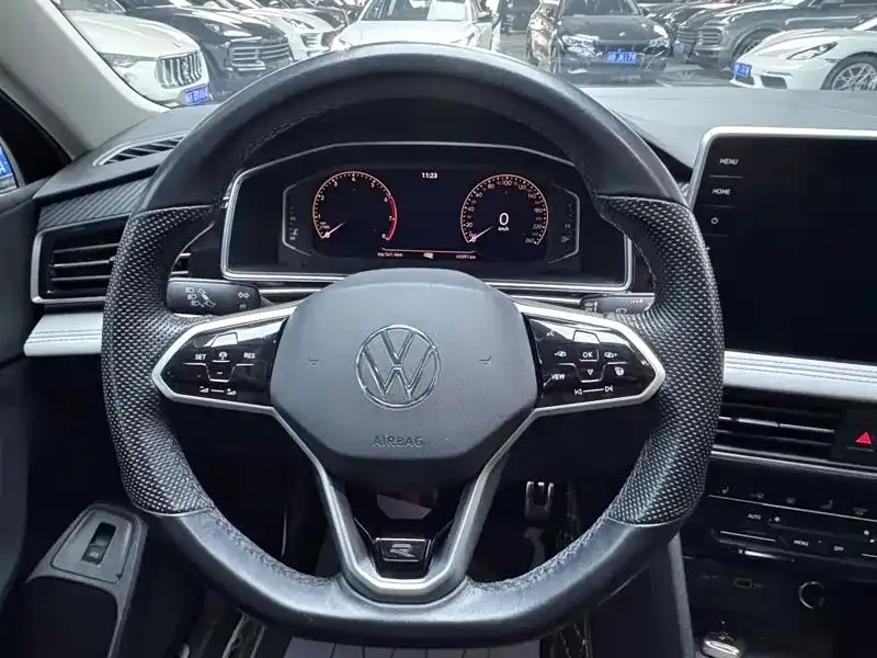 Volkswagen Tiguan L — фото 4