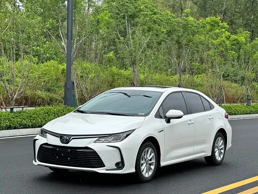 Toyota Corolla — фото 1