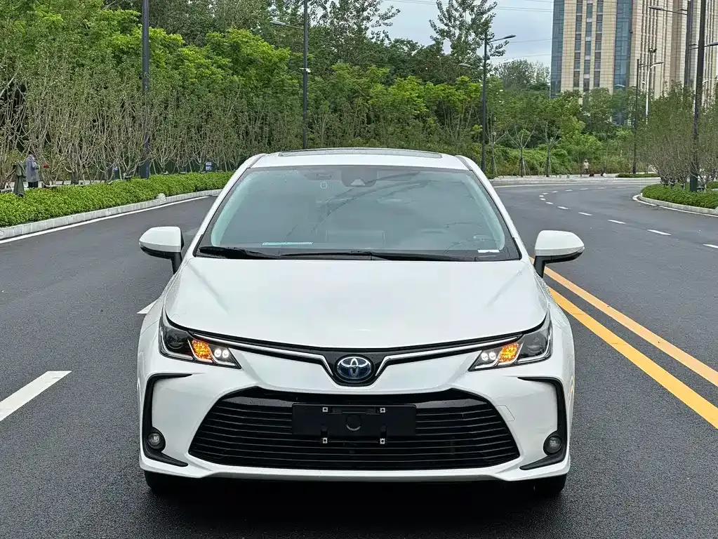 Toyota Corolla — фото 9