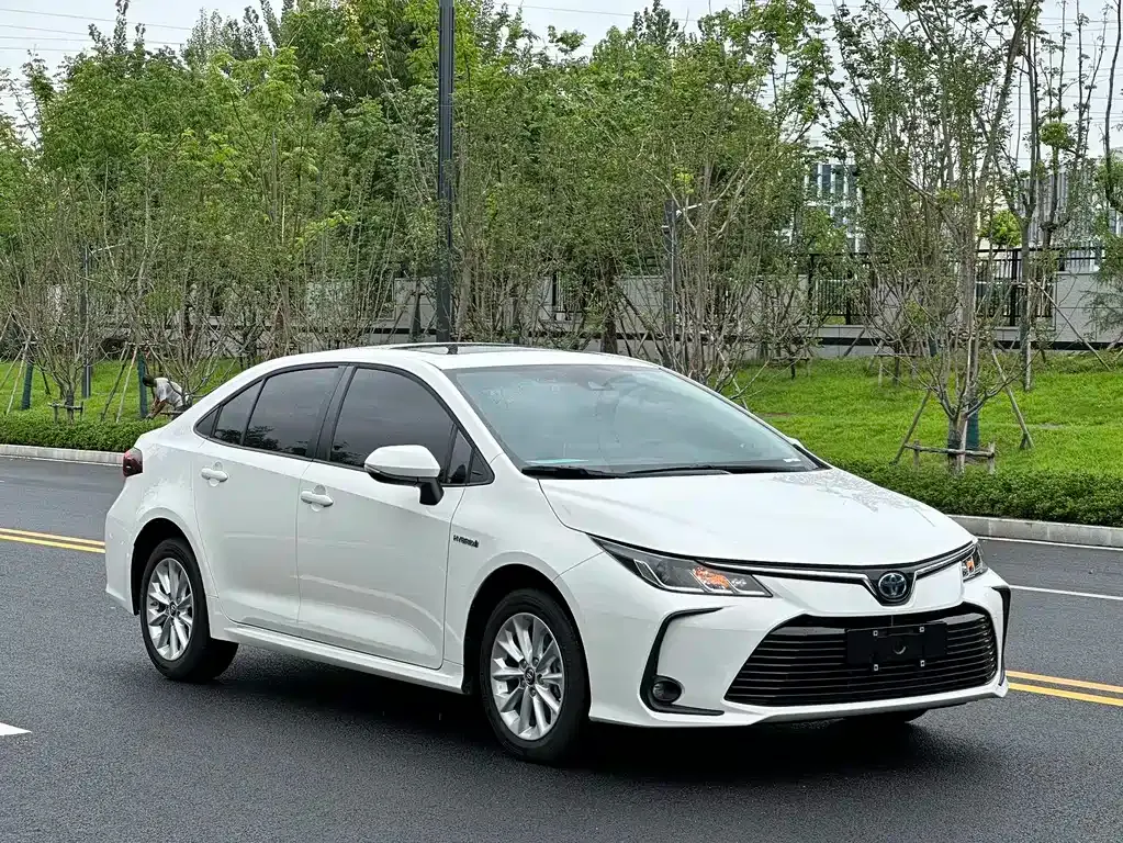 Toyota Corolla — фото 10