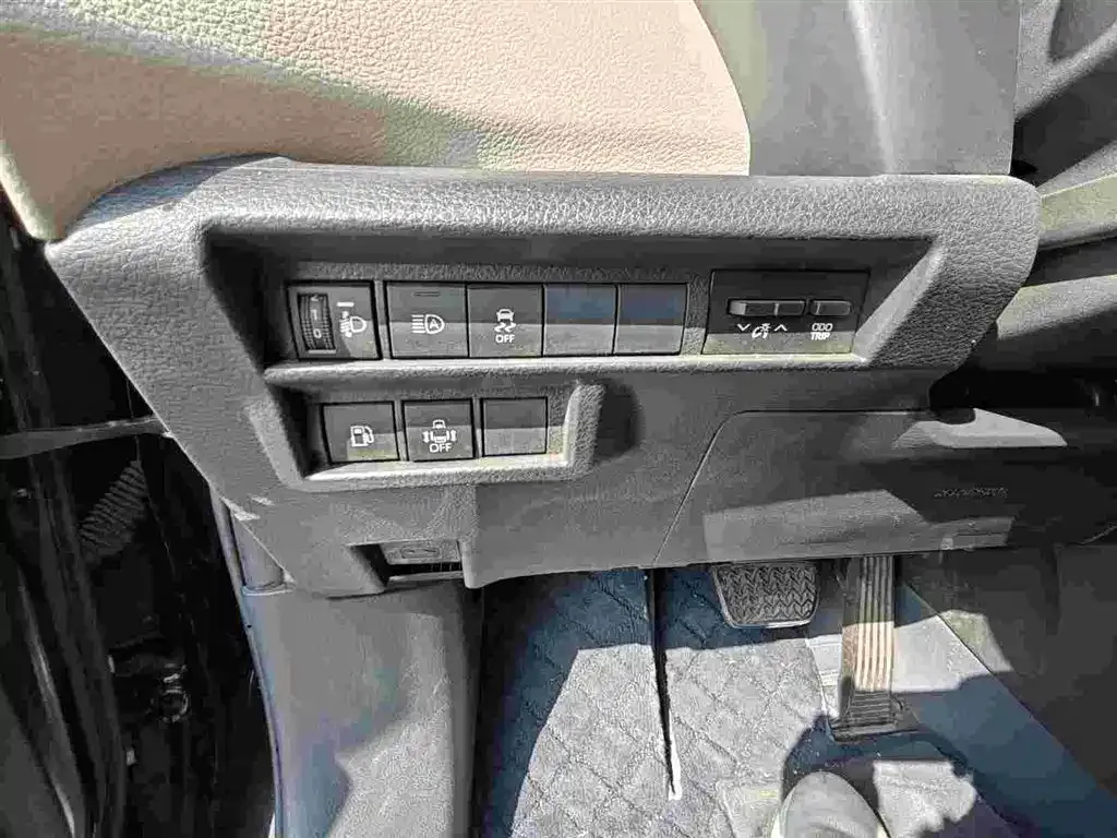 Toyota Sienna — фото 9