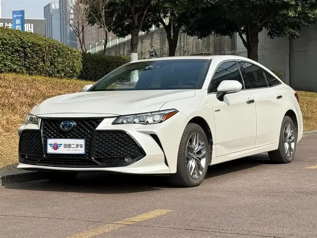 Toyota Avalon — фото 1