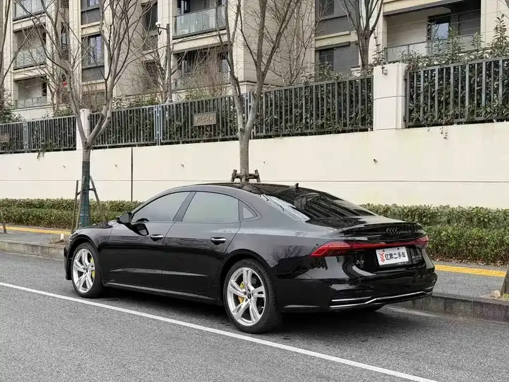 Audi A7L — фото 6