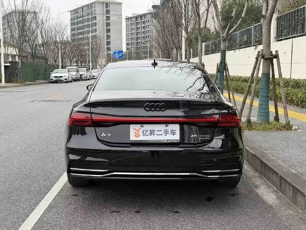 Audi A7L — фото 8