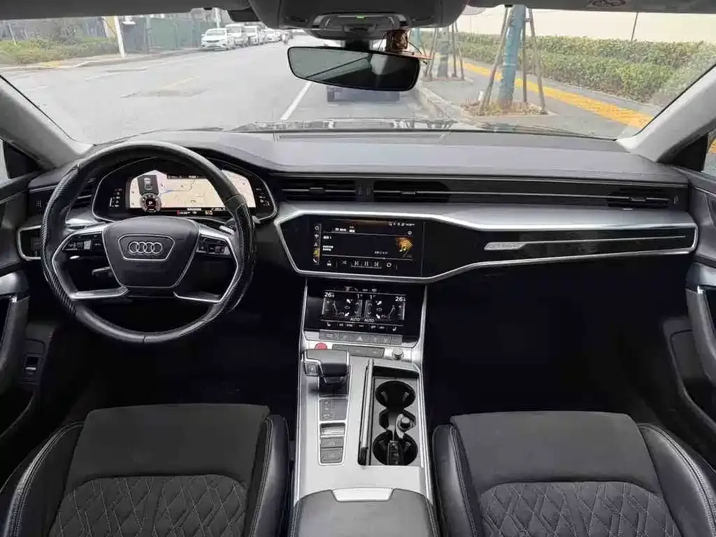 Audi A7L — фото 7