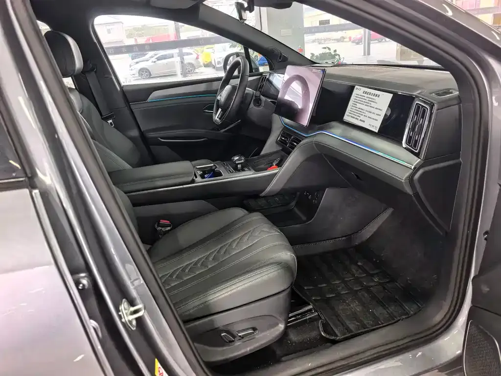 BYD L DM-i — фото 3