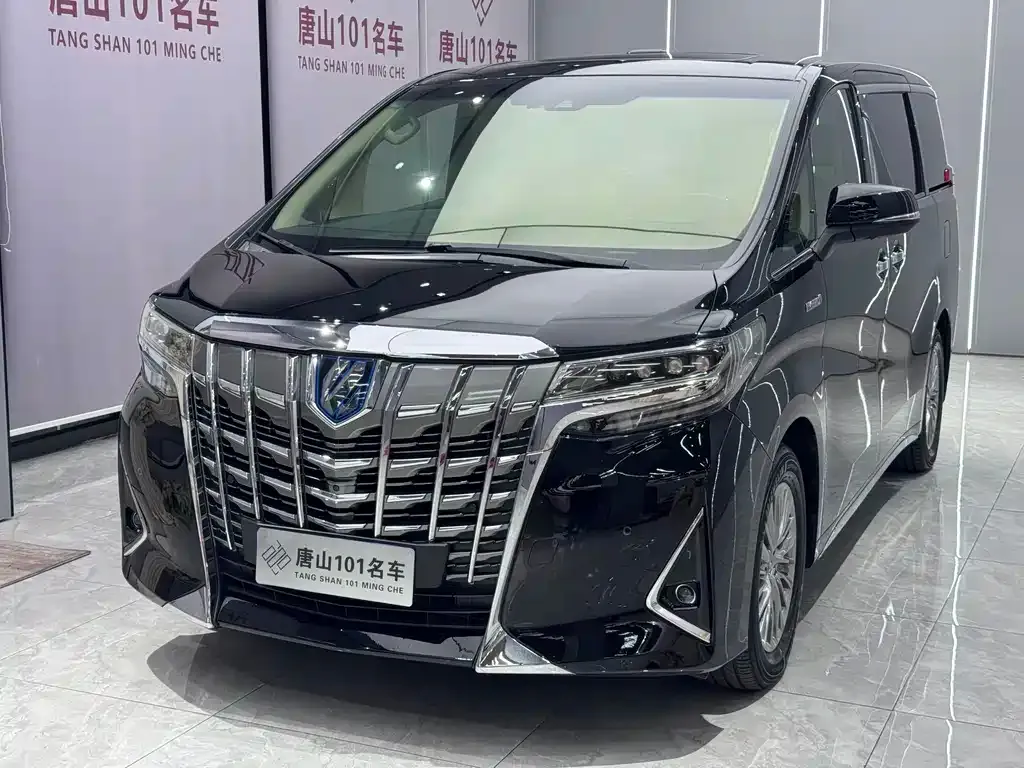 Toyota Alphard — фото 1