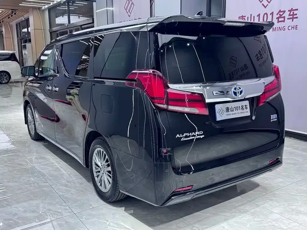 Toyota Alphard — фото 9