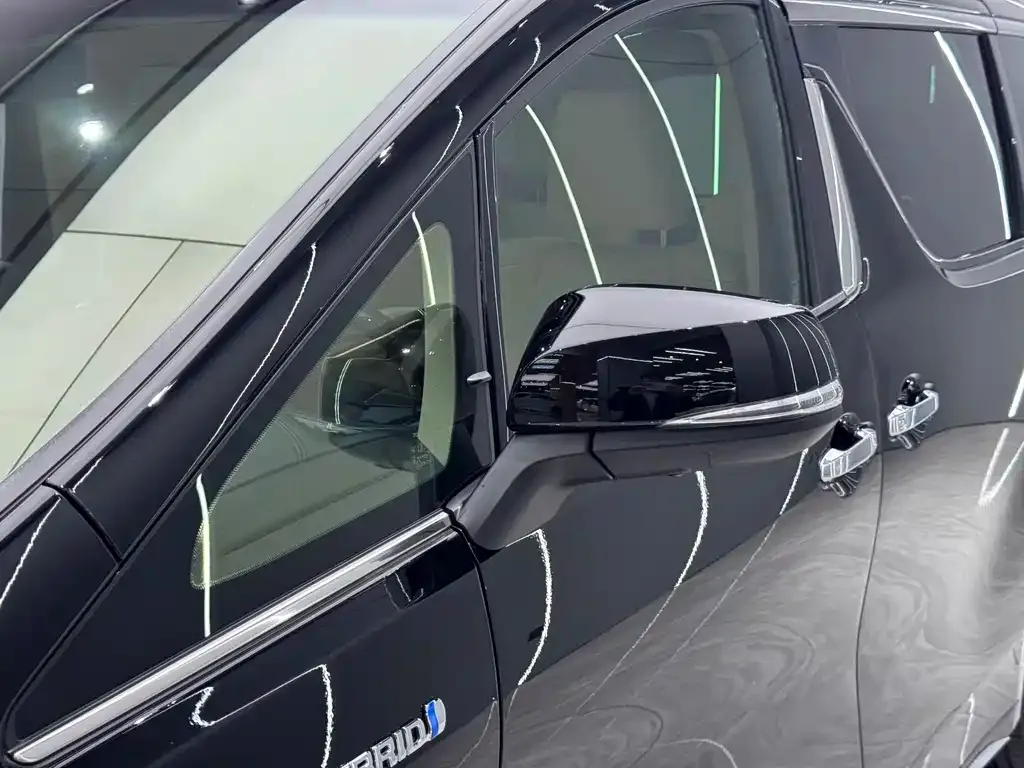 Toyota Alphard — фото 2