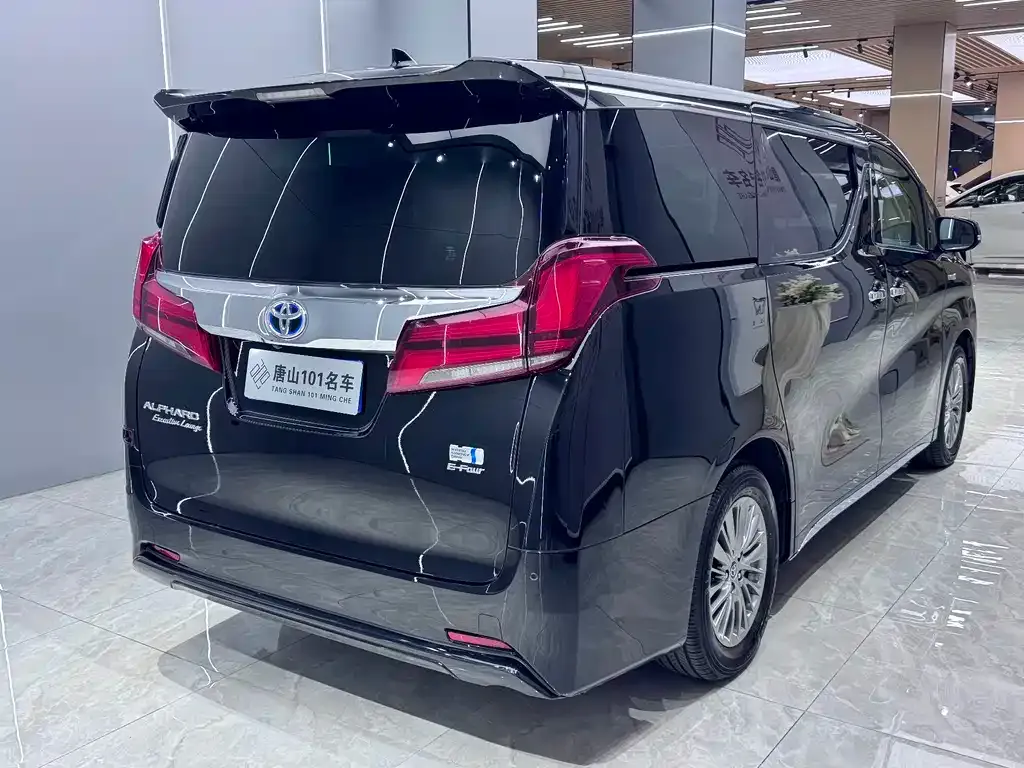 Toyota Alphard — фото 7
