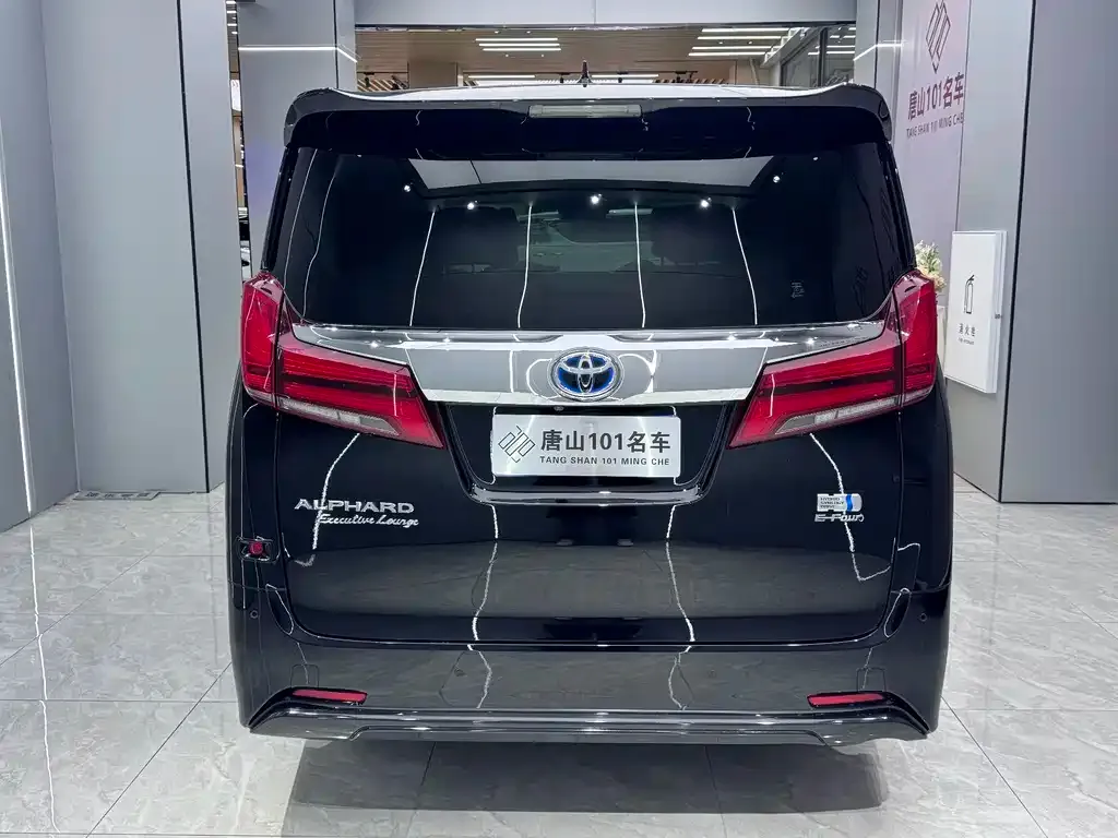 Toyota Alphard — фото 8