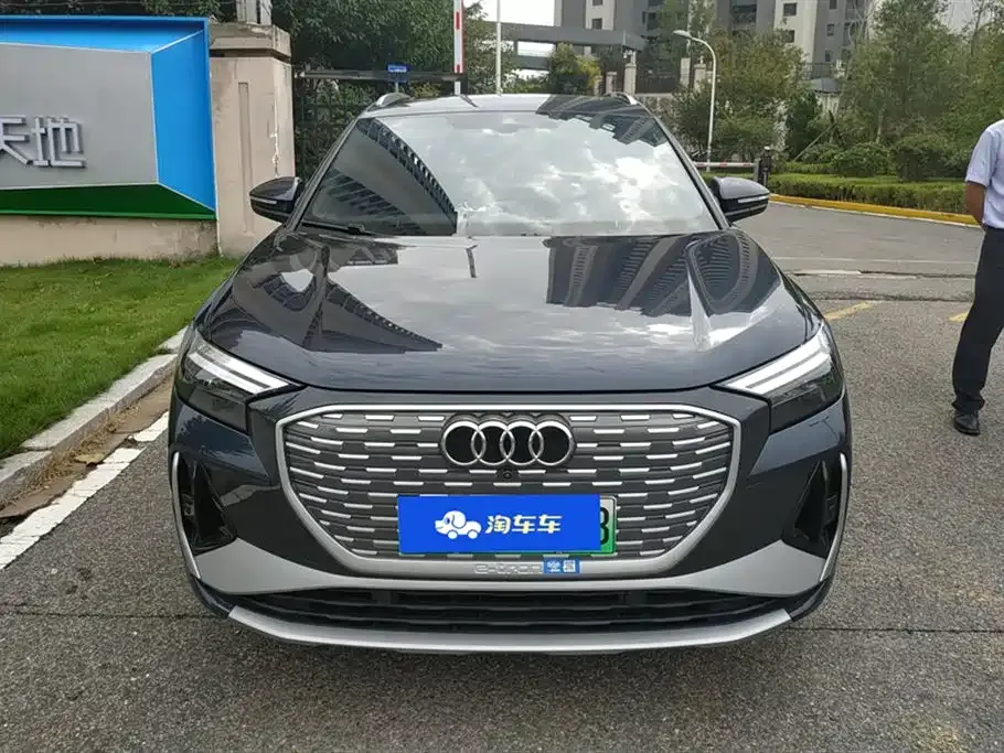 Audi Q4 e-tron — фото 2