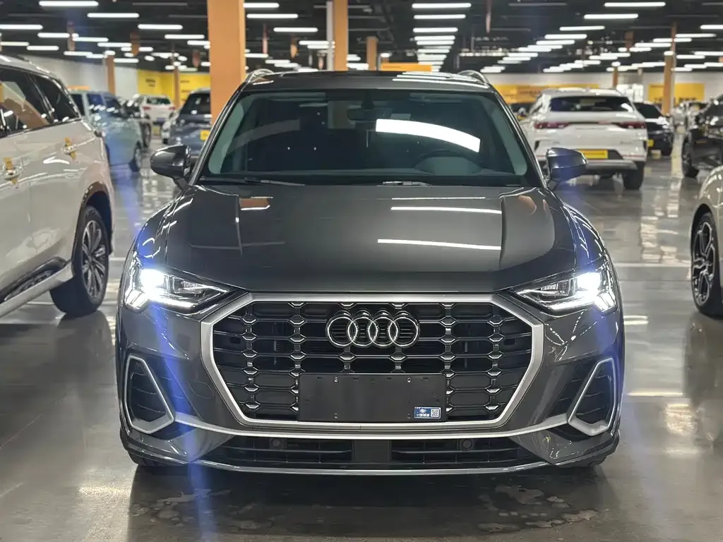 Audi Q3 — фото 1
