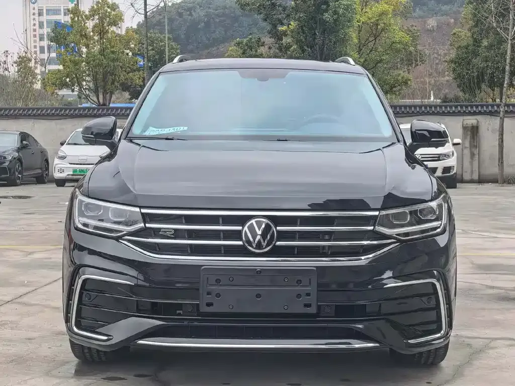 Volkswagen Tiguan L — фото 5