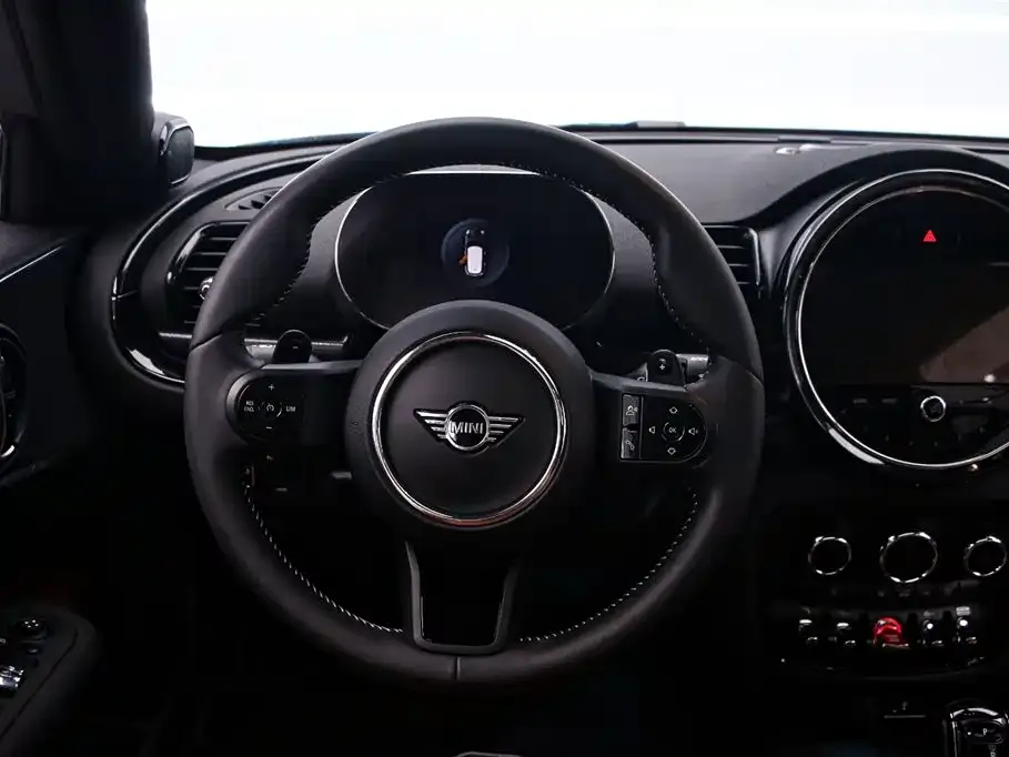 MINI Clubman — фото 3