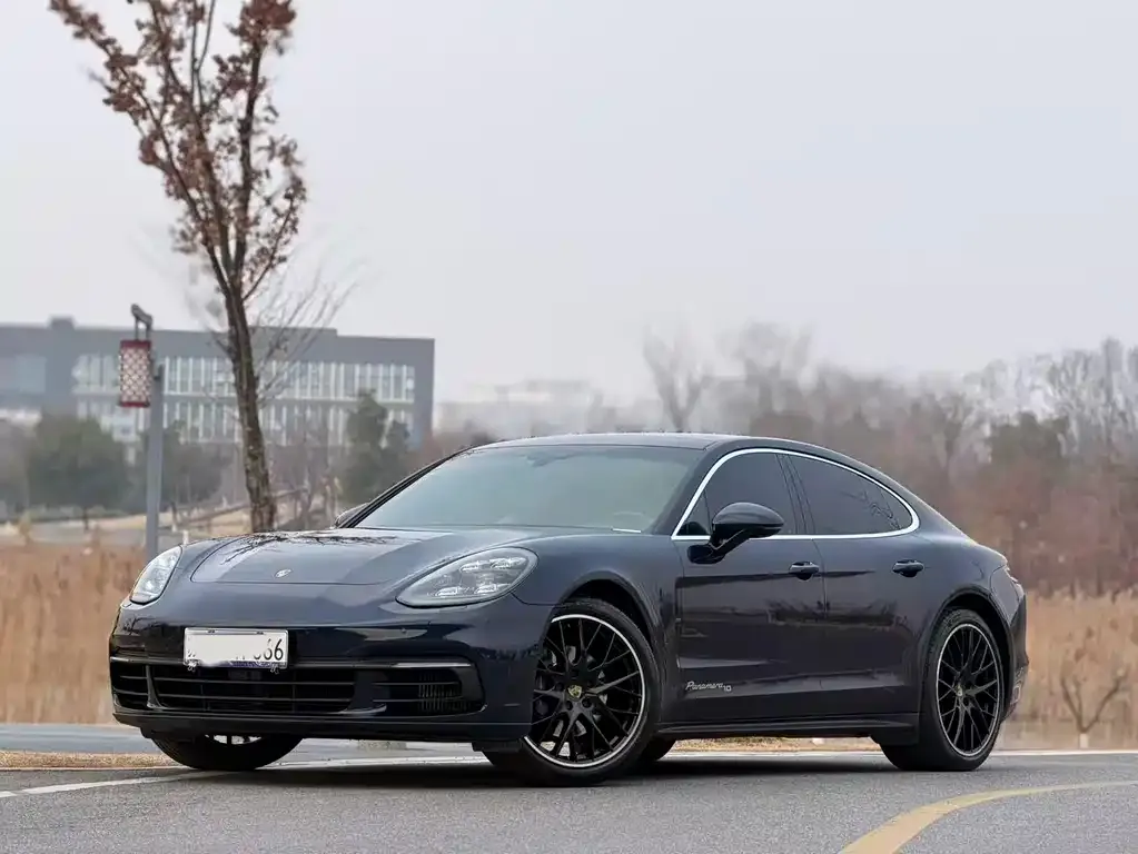 Porsche Panamera — фото 1