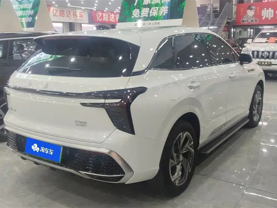 Hongqi HS3 PHEV — фото 10