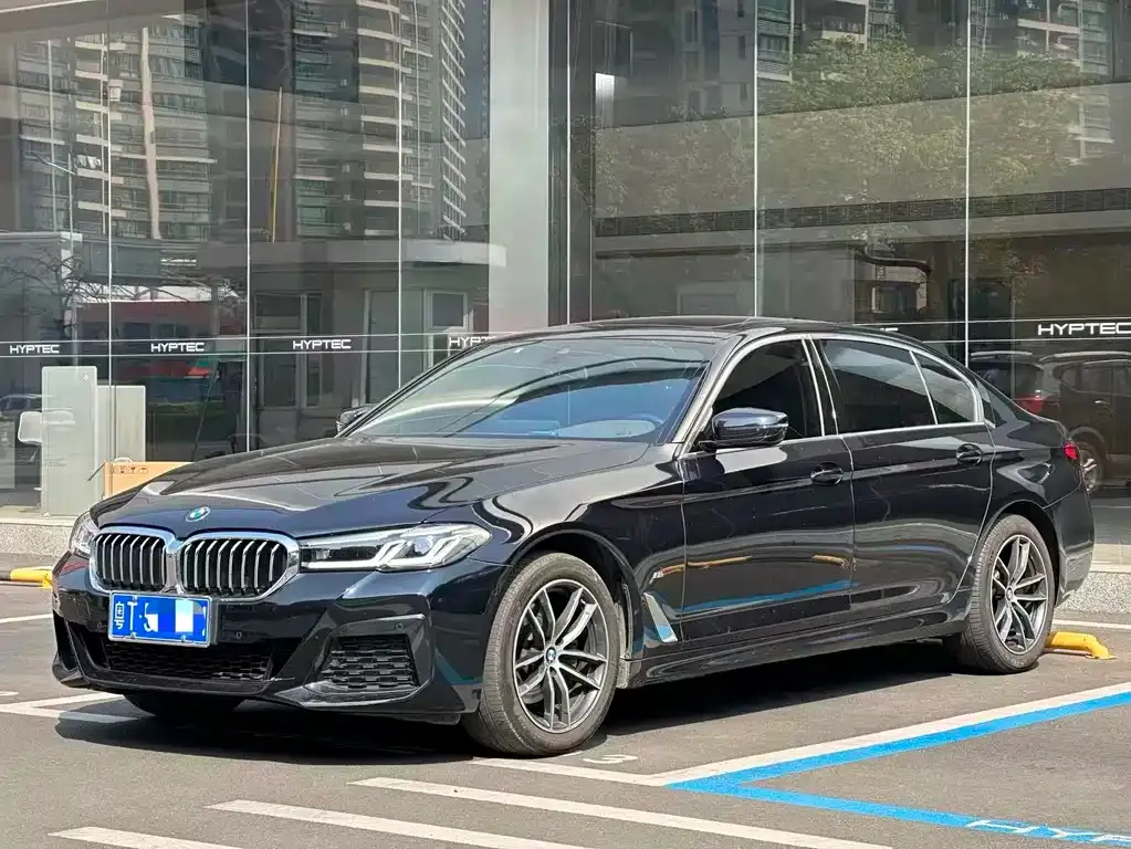 BMW 5 Series — фото 1