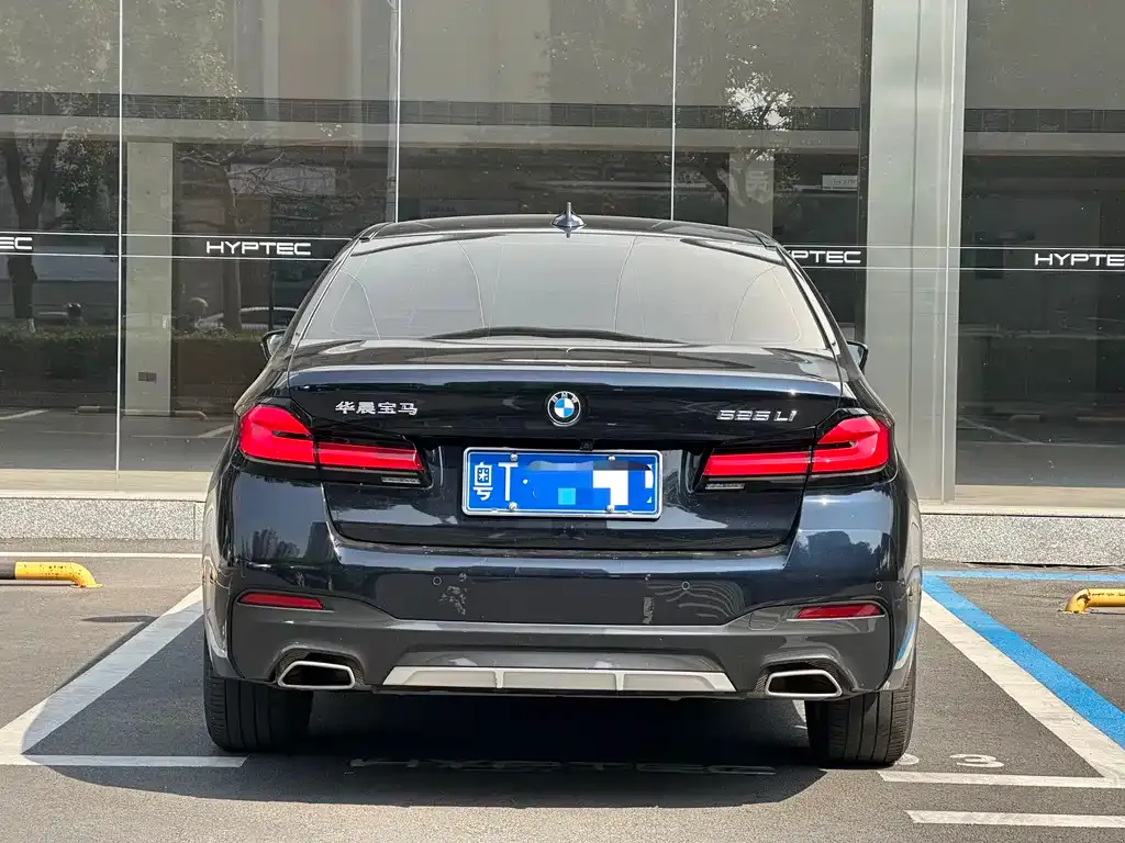 BMW 5 Series — фото 5
