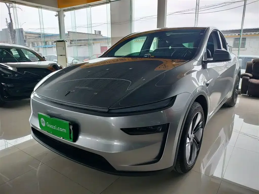 Tesla Model Y — фото 1