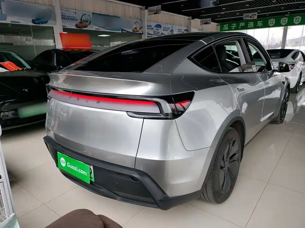 Tesla Model Y — фото 9