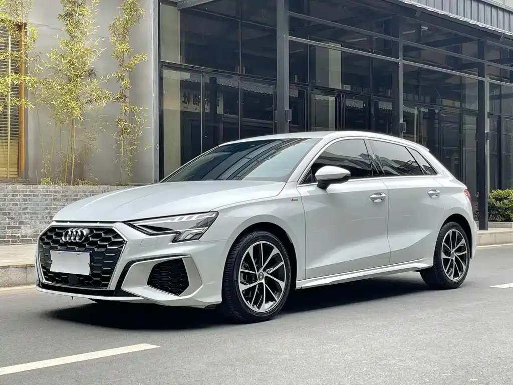 Audi A3 — фото 1